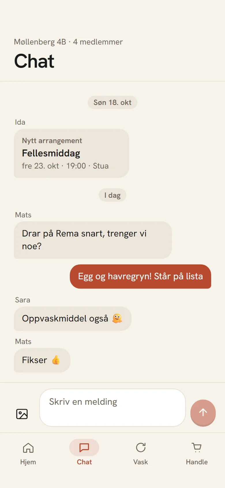 Chat i kollektivet med meldinger og et bilde.